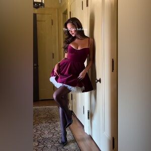 [NEW] House of CB MINIMOISELLE
Burgundy Velvet Tulle Mini Dress - M